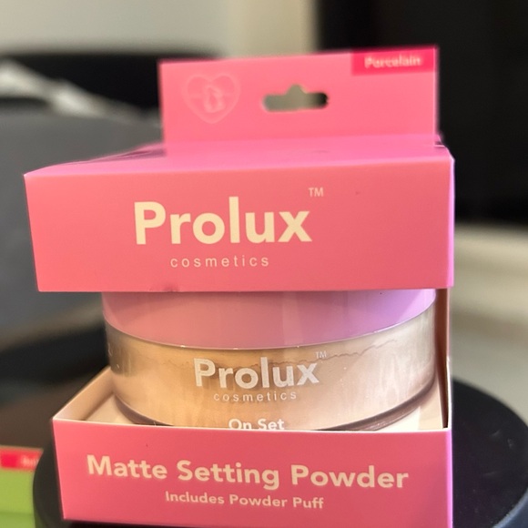 Prolux Matte Setting Powder - Picture 3 of 4